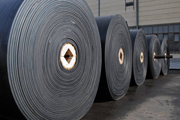 Rubber conveyor belts for recycling